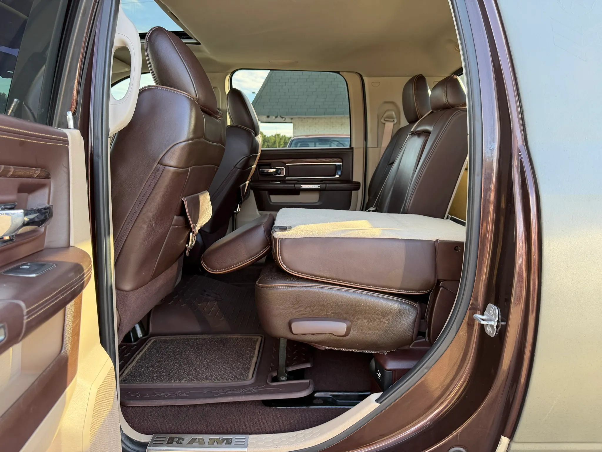 Used 2014 RAM 3500 Laramie Longhorn AWD/4WD image 15