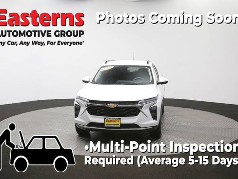 Used 2025 Chevrolet Trax LT FWD image 53