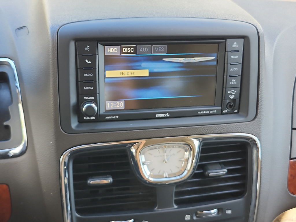 Used 2015 Chrysler Town & Country Touring-L w/ Driver Convenience Group FWD image 27