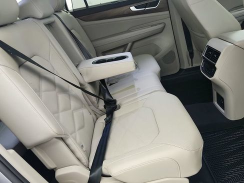 Used 2024 Volkswagen Atlas SE FWD image 33