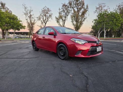 Used 2016 Toyota Corolla LE FWD image 3