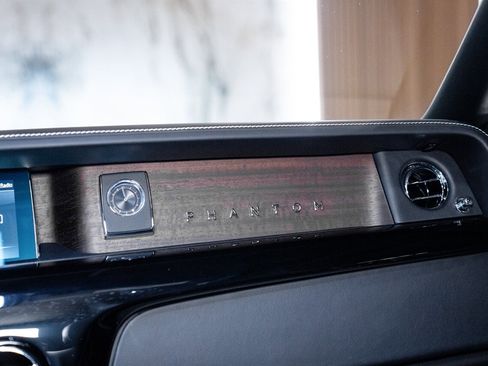 Used 2024 Rolls-Royce Phantom Sedan image 20