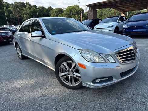 Used 2010 Mercedes-Benz E 550 Sedan image 4