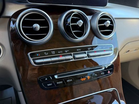 Used 2018 Mercedes-Benz GLC 300 4MATIC image 37