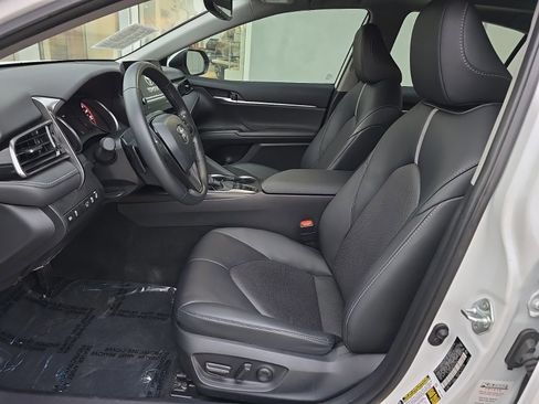 Used 2023 Toyota Camry XSE w/ Cold Weather Package image 7