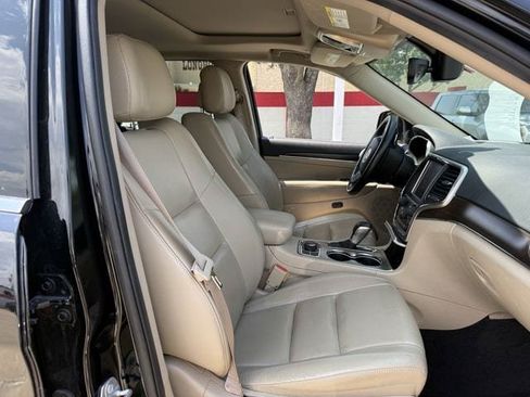 Used 2017 Jeep Grand Cherokee Limited AWD/4WD image 31