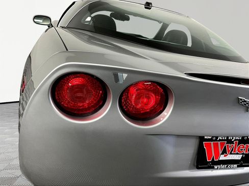 Used 2005 Chevrolet Corvette Coupe w/ Preferred Equipment Group RWD image 23