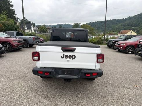 Used 2023 Jeep Gladiator Rubicon w/ Cold Weather Group AWD/4WD image 9
