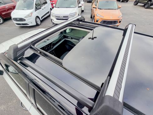 Used 2024 Volkswagen Taos SE w/ Taos Adventure Package image 19