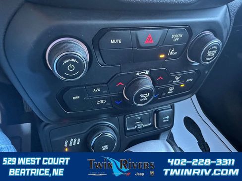 Certified 2023 Jeep Renegade Latitude image 18