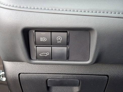 Used 2023 Toyota Highlander XLE image 25