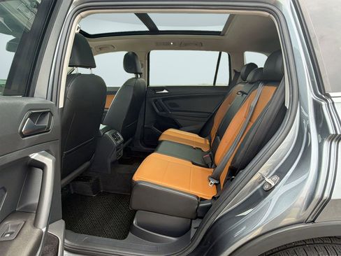 Used 2018 Volkswagen Tiguan SE w/ Panoramic Sunroof Package AWD/4WD image 13