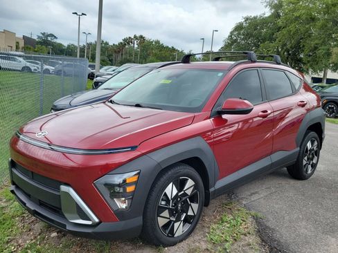 Used 2024 Hyundai Kona SEL FWD image 2