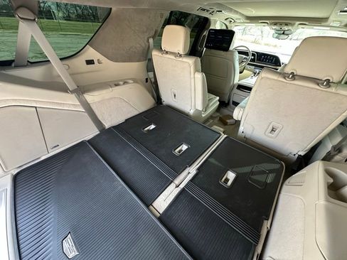 Used 2023 Cadillac Escalade Premium Luxury Platinum image 24