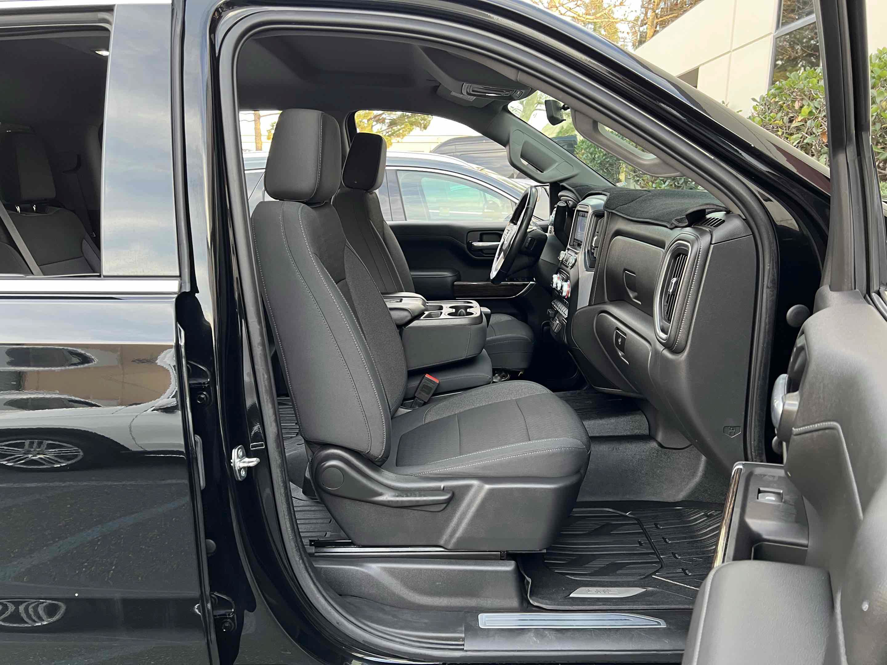 Used 2020 GMC Sierra 1500 SLE w/ SLE Value Package AWD/4WD image 27