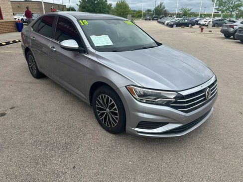Used 2019 Volkswagen Jetta SE FWD image 3