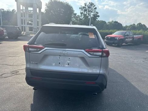Used 2025 Toyota RAV4 XLE w/ Convenience Package FWD image 5