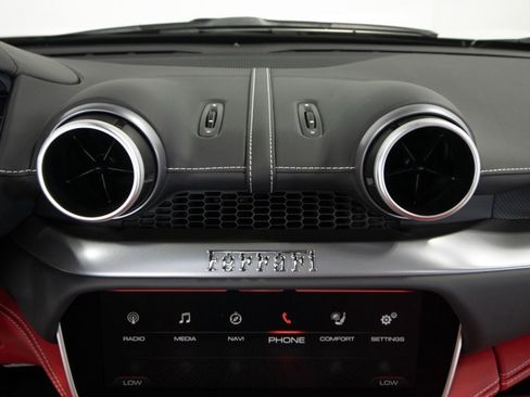 Used 2019 Ferrari Portofino image 29