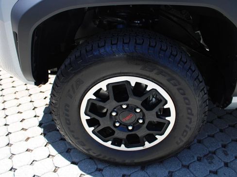 Used 2025 Toyota Tacoma TRD Off-Road AWD/4WD image 12