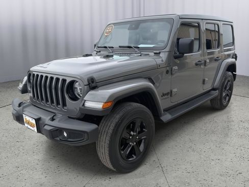Used 2020 Jeep Wrangler Unlimited Sahara AWD/4WD image 9