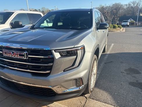 Used 2024 GMC Acadia Elevation w/ Luxury Package image 3