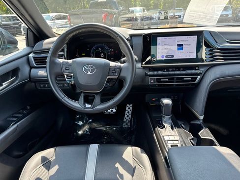 Used 2025 Toyota Camry SE image 22