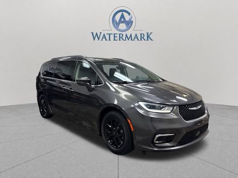 Used 2022 Chrysler Pacifica Touring-L FWD image 8