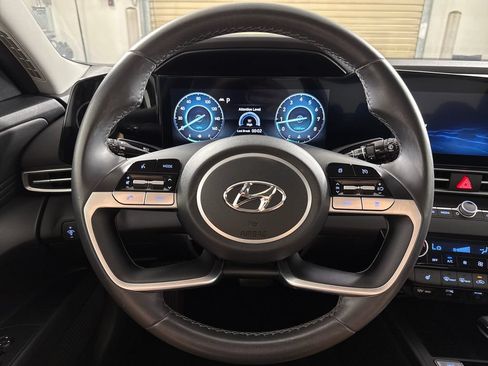 Used 2023 Hyundai Elantra SEL w/ Convenience Package FWD image 16