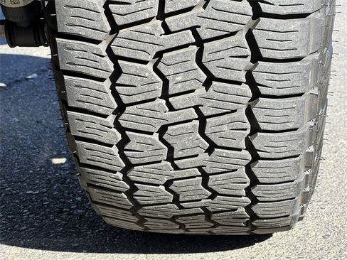 Used 2023 Jeep Gladiator Overland image 18