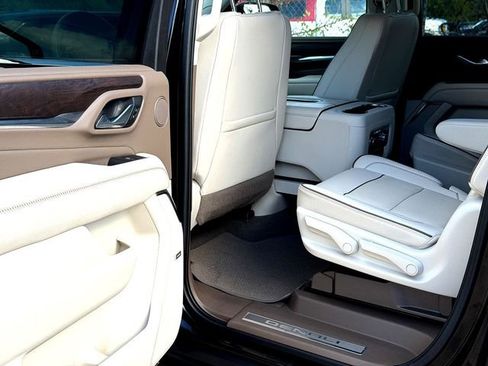 Used 2023 GMC Yukon XL Denali image 22
