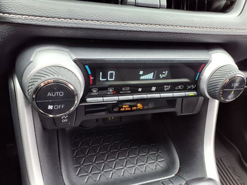 Used 2024 Toyota RAV4 XLE AWD/4WD image 10