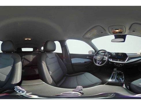 Used 2025 Chevrolet Trax LT w/ LT Convenience Package FWD image 21