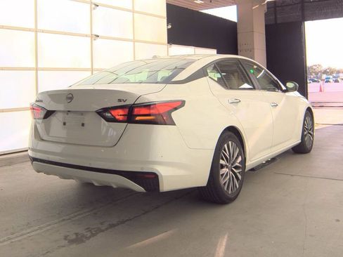 Used 2024 Nissan Altima 2.5 SV image 4