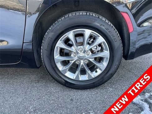 Certified 2022 Chrysler Pacifica Touring-L image 11