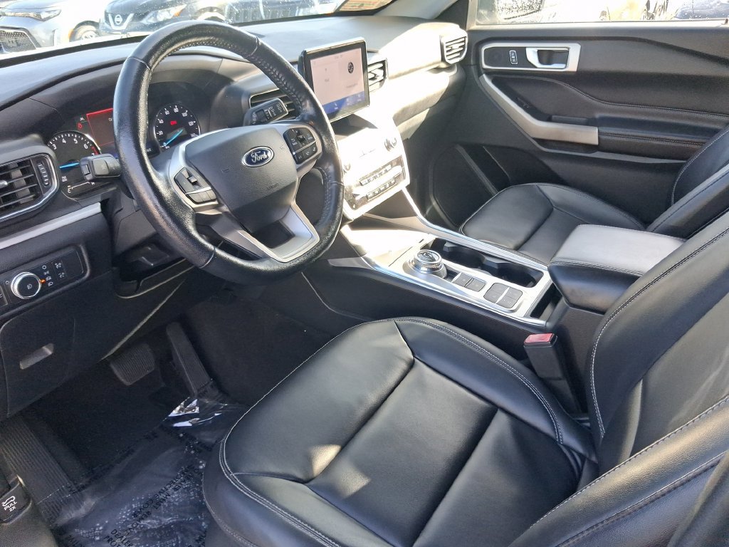 Used 2021 Ford Explorer XLT w/ Equipment Group 202A RWD image 17