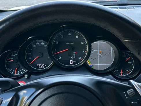 Used 2014 Porsche Cayenne Platinum Edition image 32