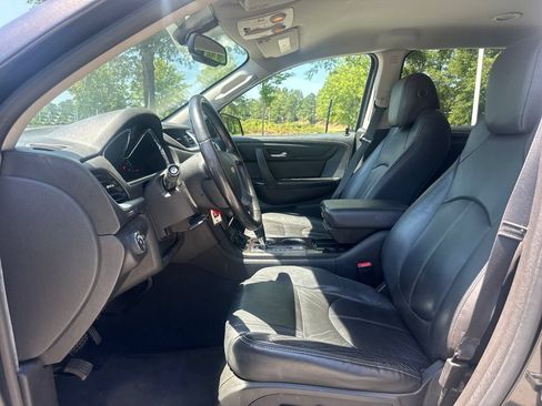 Used 2016 Chevrolet Traverse LT FWD image 12