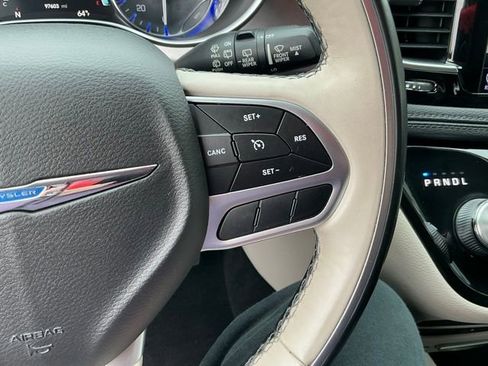 Used 2018 Chrysler Pacifica Limited w/ Tire & Wheel Group image 29