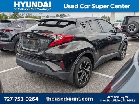 Used 2020 Toyota C-HR XLE FWD image 2