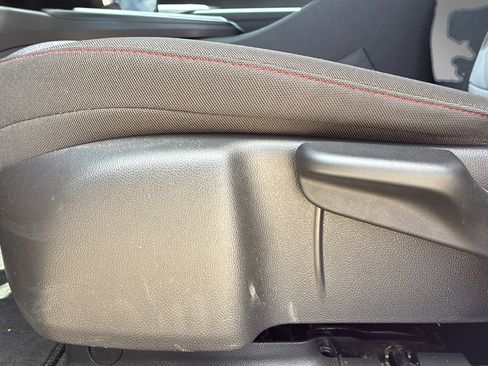 Used 2025 Chevrolet Trax RS w/ Driver Confidence Package FWD image 23