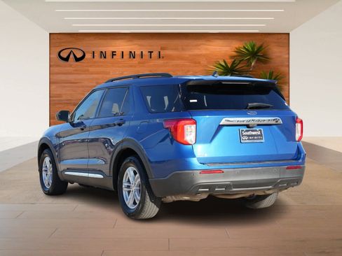 Used 2022 Ford Explorer XLT image 5