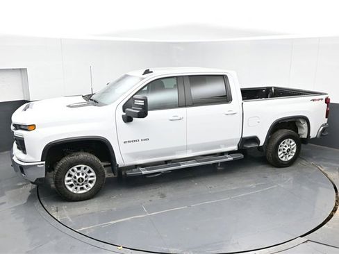 Used 2024 Chevrolet Silverado 2500 LT image 35