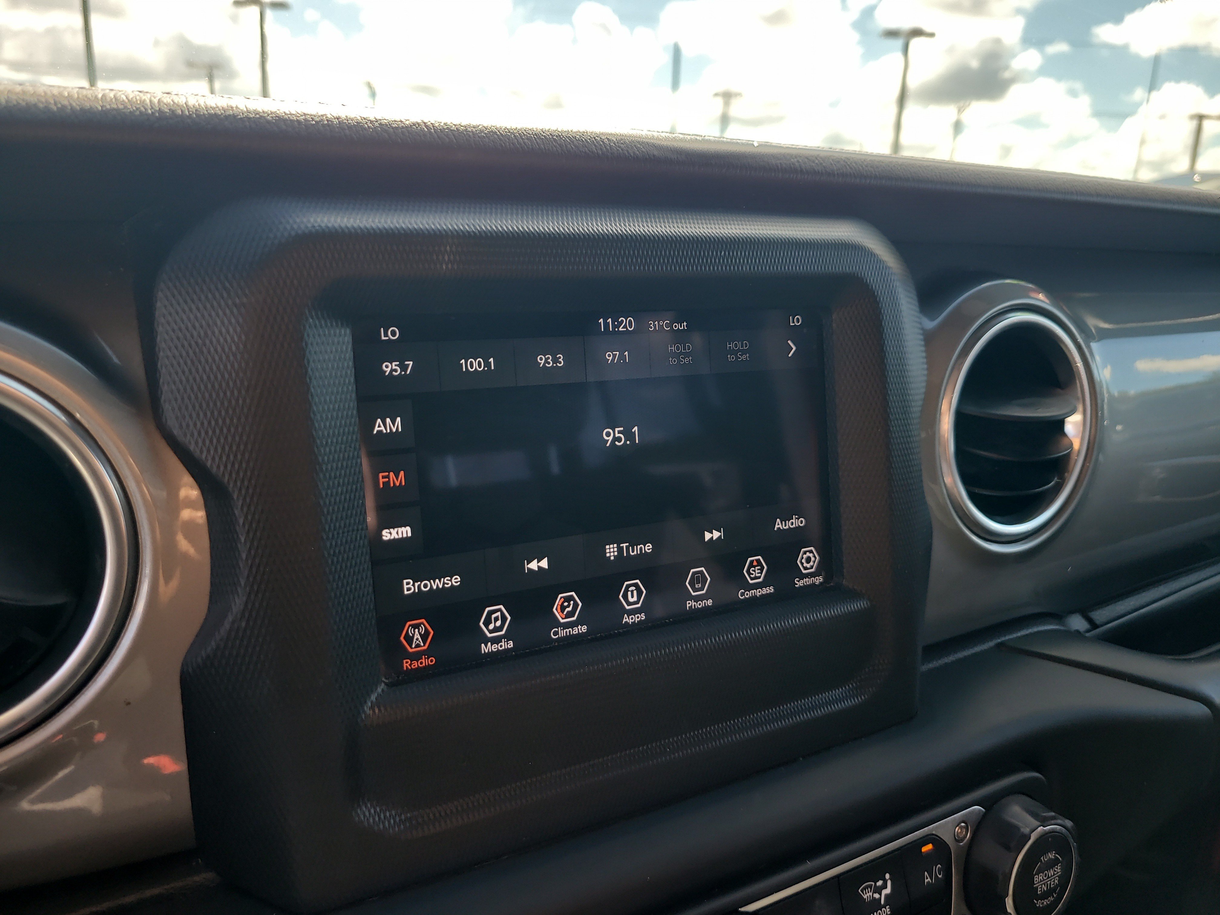 Used 2019 Jeep Wrangler Unlimited Sahara AWD/4WD image 20