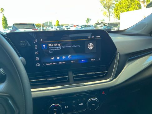 Used 2025 Chevrolet Trax LT image 21