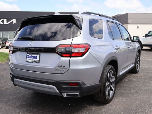 Used 2025 Honda Pilot Touring image 8
