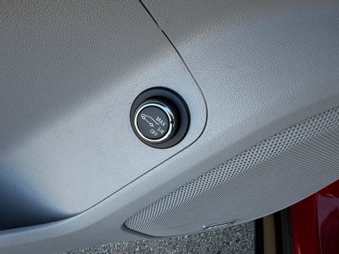 Certified 2023 GMC Acadia SLT FWD image 31