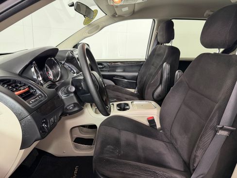 Used 2014 Dodge Grand Caravan SXT FWD image 11