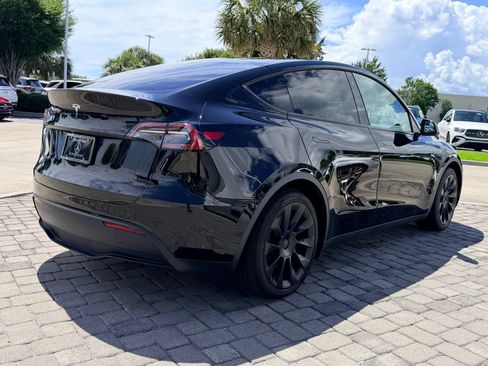 Used 2021 Tesla Model Y 2WD image 9