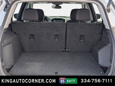 Used 2024 GMC Terrain SLE w/ Driver Convenience Package image 9