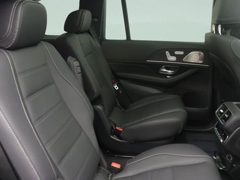 New 2026 Mercedes-Benz GLS 580 4MATIC image 8